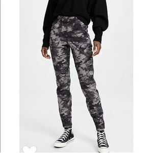 SPANX Camo joggers cargo Pants MED
